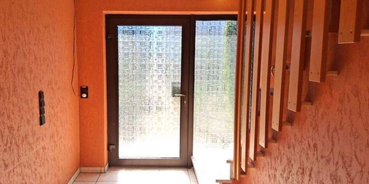 689.000,- für 200 qm Haus mit Potential für zwei Wohneinheiten oder für Selbständigkeit (z.B. Büro) 5 zimmer