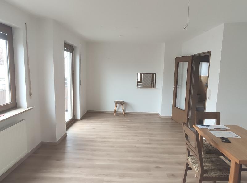 4 Zi. OG Wohnung mit Balkon, Gartenanteil und Garage