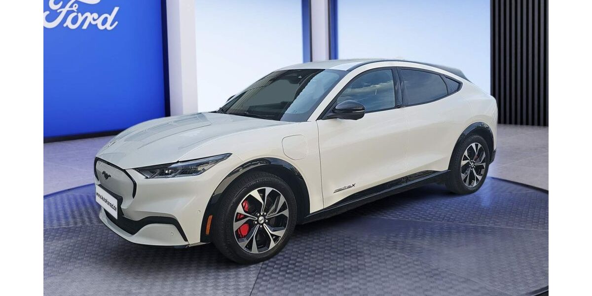 Ford Mustang Mach-E 49.676 km 35.242 € Fürth 90765