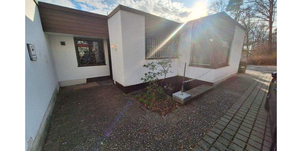 Renovierungsbedürftiger Bungalow mit Garten und Garage 4 zimmer