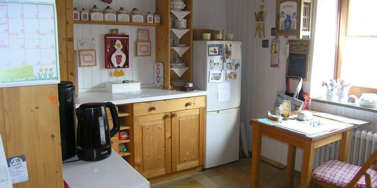 1-Familien-Haus idyllisch gelegen mit Nebengebäude, Garage und PKW-Stellplatz 6 zimmer