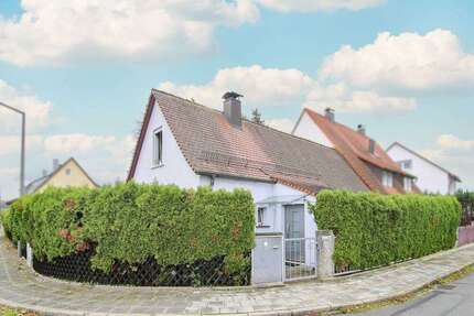 Haus zum Kaufen in Nürnberg 320.000 € 108 m² 4 zimmer