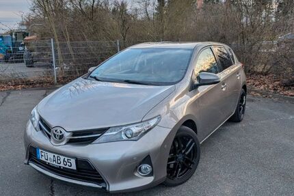 Toyota Auris 93.000 km 8.499 &euro; Fürth 90766