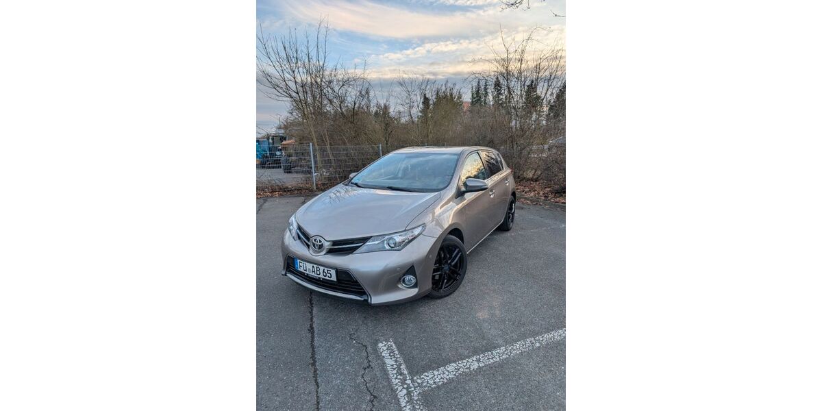Toyota Auris 93.000 km 8.499 &euro; Fürth 90766