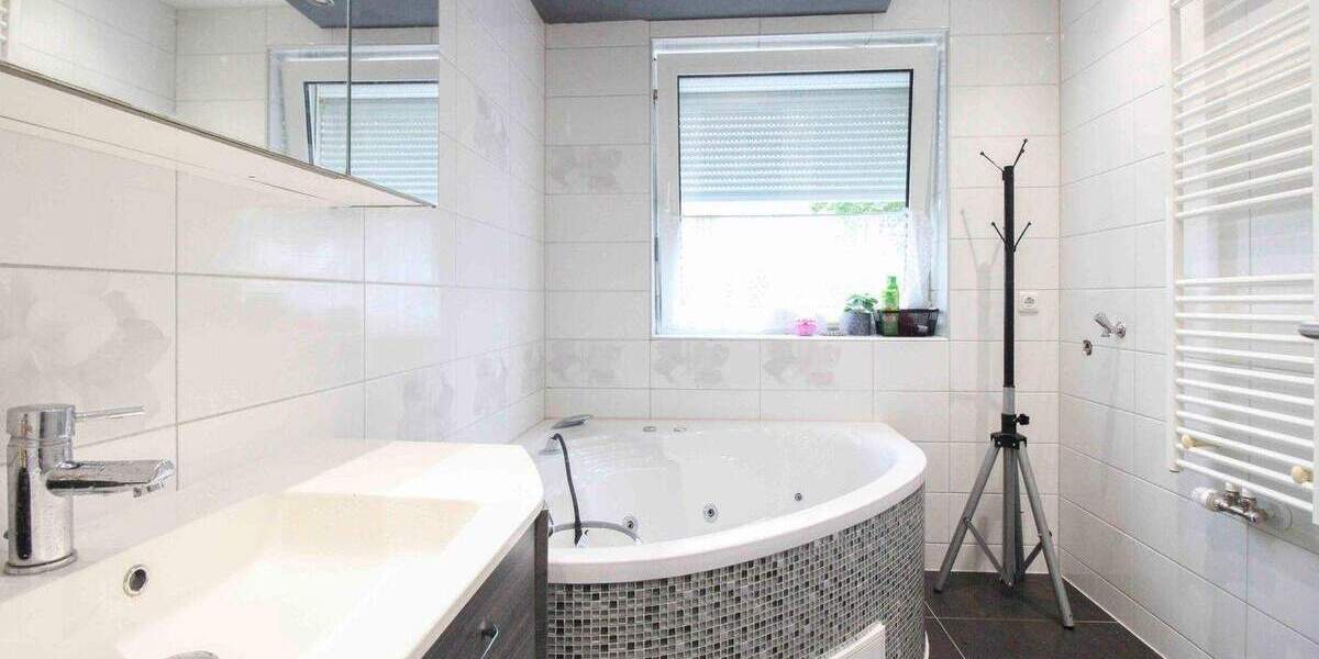 Flexibles Wohnen: Doppelhaushälfte mit zwei separaten Wohnungen, Terrasse und Garten 6 zimmer