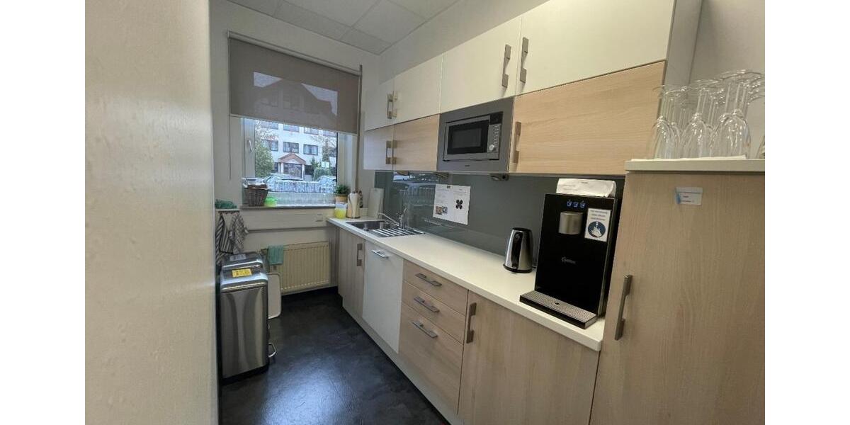 Helle Büroräume - Tennenlohe - Parkplätze, Ladesäulen vor der Tür zimmer