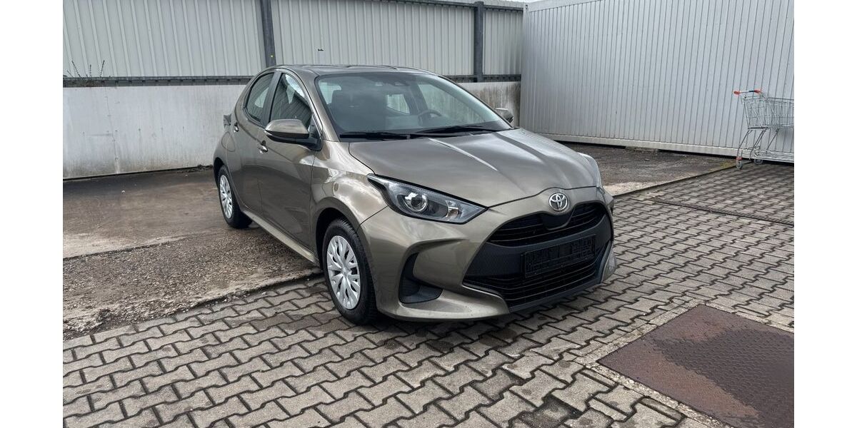 Toyota Yaris 28.134 km 16.300 &euro; Nürnberg 90427