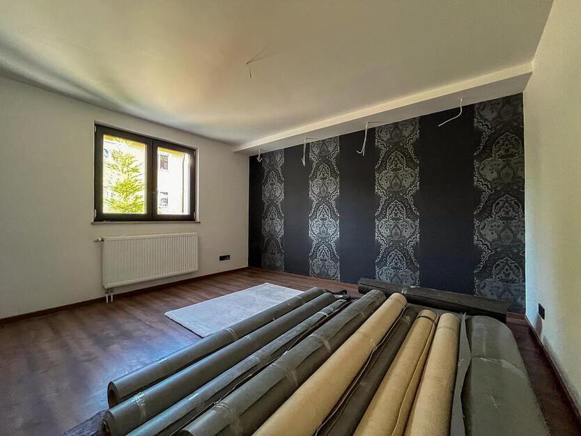 Überwiegend saniertes Doppelhaus in ruhiger Lage! 8 zimmer