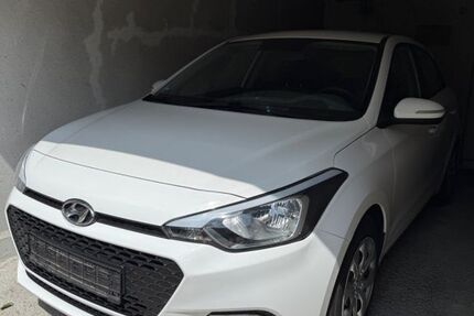 Hyundai i20 146.345 km 6.490 &euro; Berg 92348
