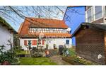 Schönes Bauernhaus mit 6 Zimmern und Garage in sehr guter Lage