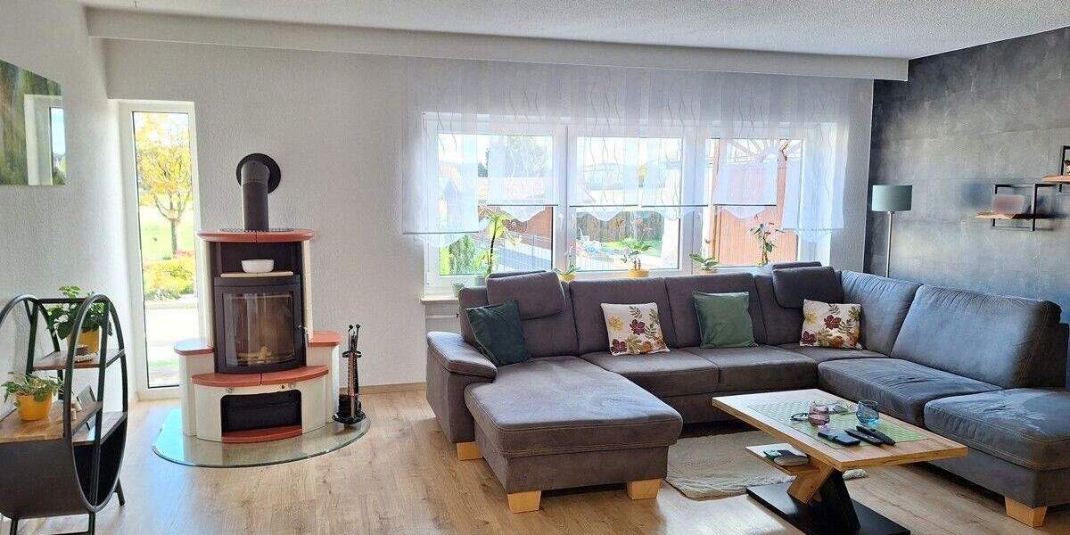 Freiwerdendes Zweifamilienhaus mit Garage in Toplage am Feldrand 6 zimmer