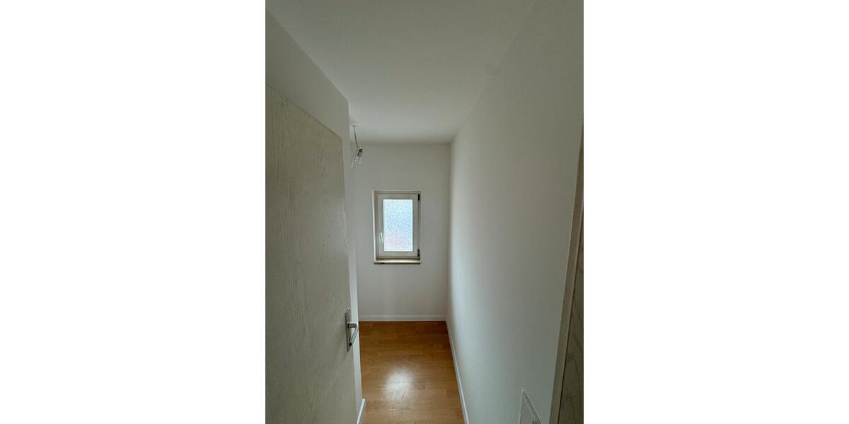 LICHTDURCHFLUTETE 4-ZIMMER DACHGESCHOSSWOHNUNG INKL. STELLPLATZ I 4 zimmer