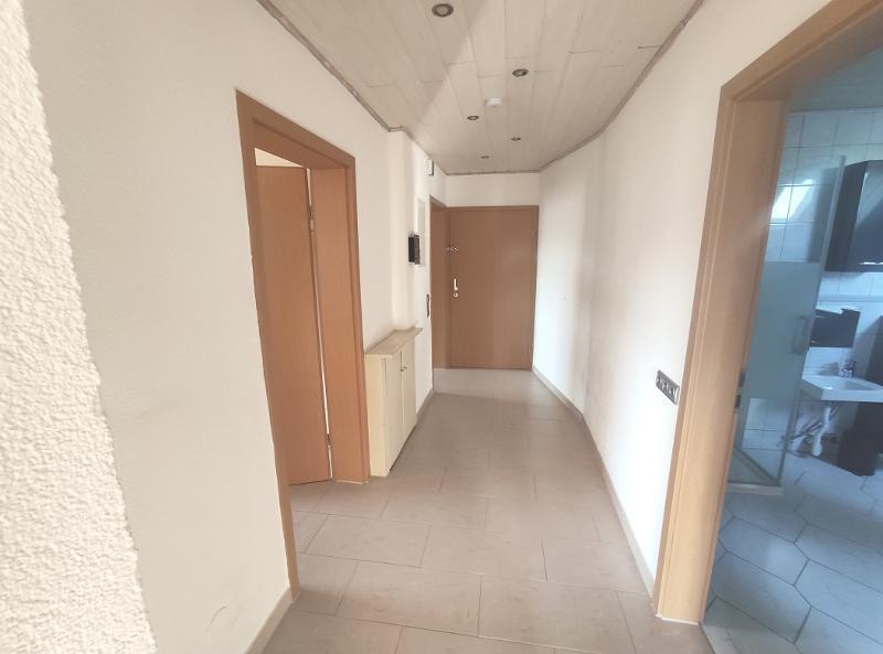 Große Maisonette mit Klimaanlagen (aktuell in 2 Wohnungen unterteilt) mit 2 Balkonen, 2 Einbauküchen und 2 Stellplätzen 5 zimmer