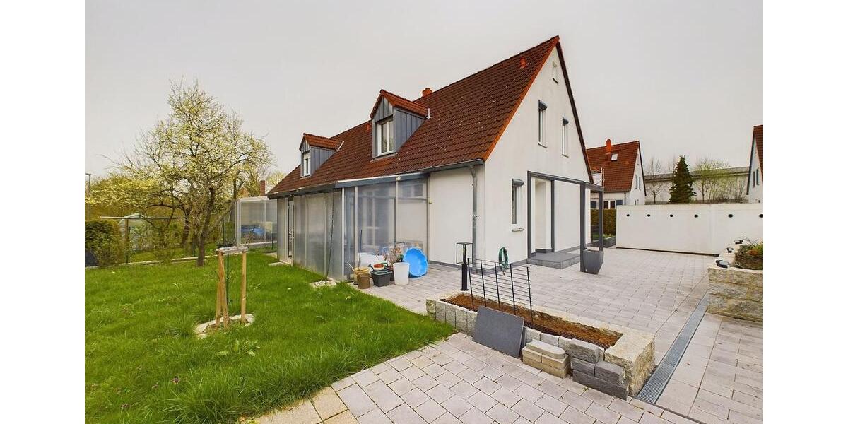 DHH mit Garten in der „Blauen Lagune“ – im Herzen von Oberasbach 5 zimmer