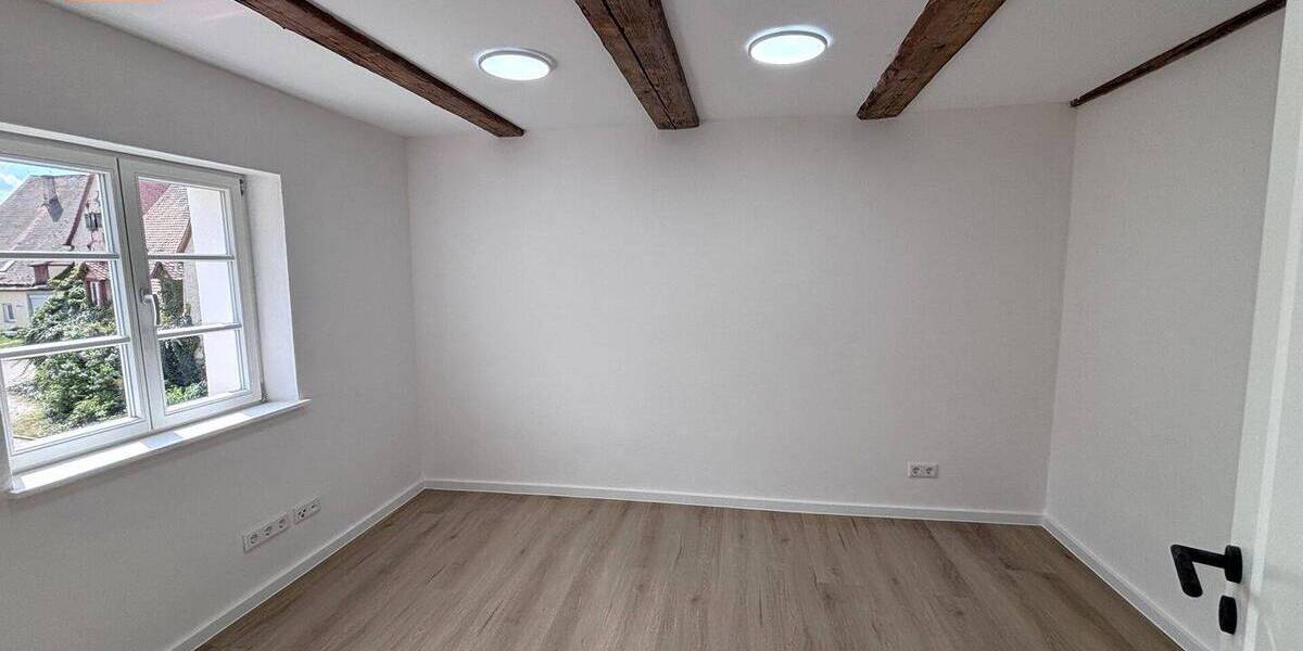 Einfamilienhaus Engelthal - 7 Zimmer, 216 m&sup2;, 1.990&euro; | Angebot:26694551