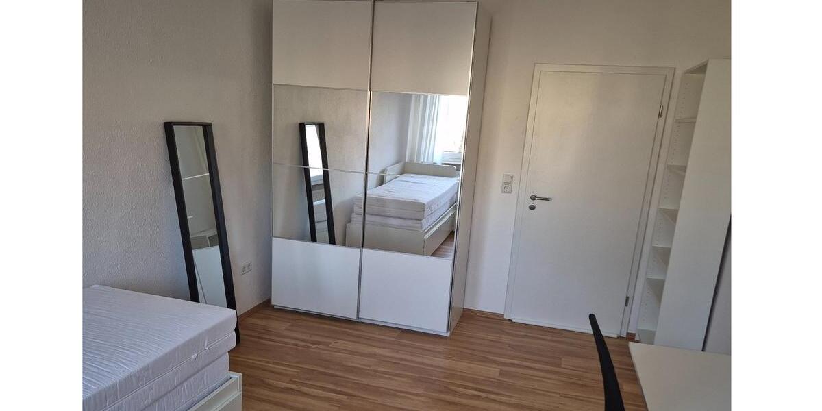 WG-geeignete 3-Zi Whg. (84m2) mit Einbauküche in der Nbg Südstadt 3 zimmer