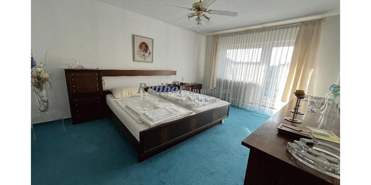 Sehr großzügiges und gepflegtes Einfamilienhaus mit Einliegerwohnung und Doppelgarage in Roth OT - Bungalow Roth Pfaffenhofen | Angebot:25634482