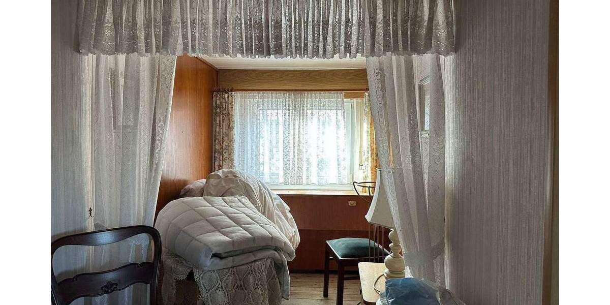 Rohdiamant in Bestlage: Doppelhaushälfte mit vielen Möglichkeiten 4 zimmer