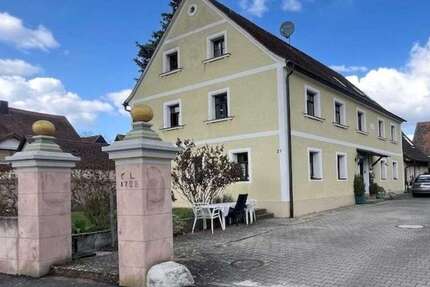 Haus zum Kaufen in Nürnberg 849.000 € 357 m² 12 zimmer