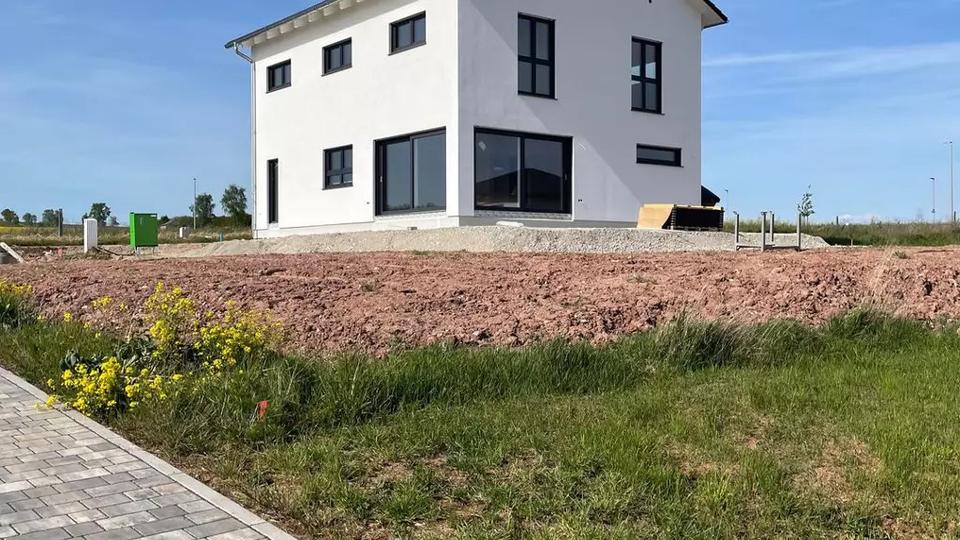 Modernes Einfamilienhaus in Sambach – Neubau mit PV-Anlage, KfW55 zimmer