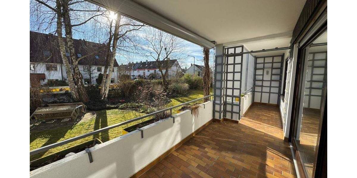 Großzügige 4-Zimmer-Wohnung mit Schwimmbadanteil, 2 Garagen und Zugang zum Gemeinschaftsgarten 4 zimmer