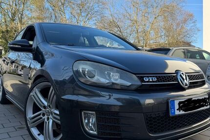 VW Golf 208.000 km 7.499 &euro; Fürth 90763