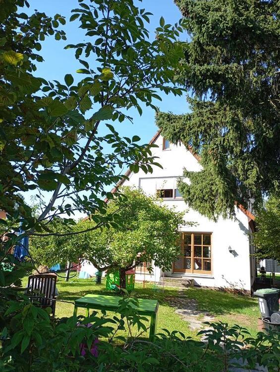 Haus mit großem Grundstück – kernsanierungsbedürftig