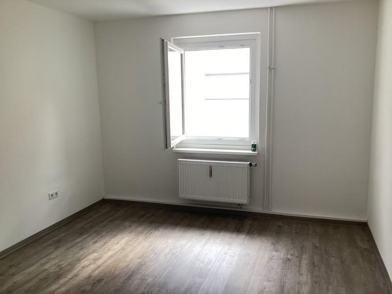 Top renovierte, geräumige 2,5-Zimmer-Wohnung für Ihre kleine Familie zimmer