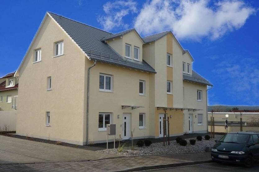 Neuwertige Wohnung am Kellerwald inkl. 2x Stellplätzen und Einbauküche