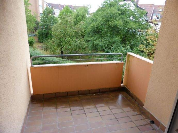 Top gepflegte 1-Zimmer-Wohnung mit Balkon direkt in Feucht