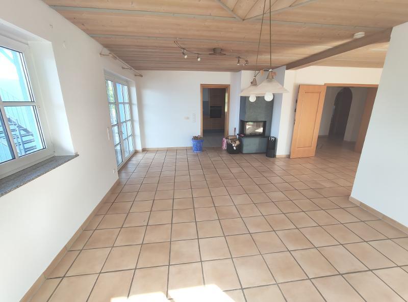 Zweifamilienhaus in Ortsrandlage mit Doppelgarage, Pool und gehobener Ausstattung 8 zimmer