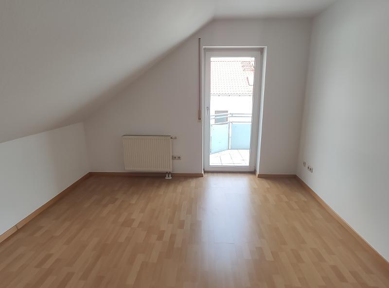 3 Zi. Wohnung (Nr. 6) im DG (2. OG) mit Balkon und Garage 3 zimmer