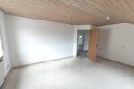 3 Zi. DG Wohnung mit Küche, Gartenmitbenutzung und Stellplatz - Etagenwohnung Weisendorf | Angebot:24351111