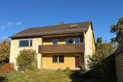 Geräumiges Haus in begehrter Nürnberger Lage mit großem Grundstück und Garage. 6 zimmer