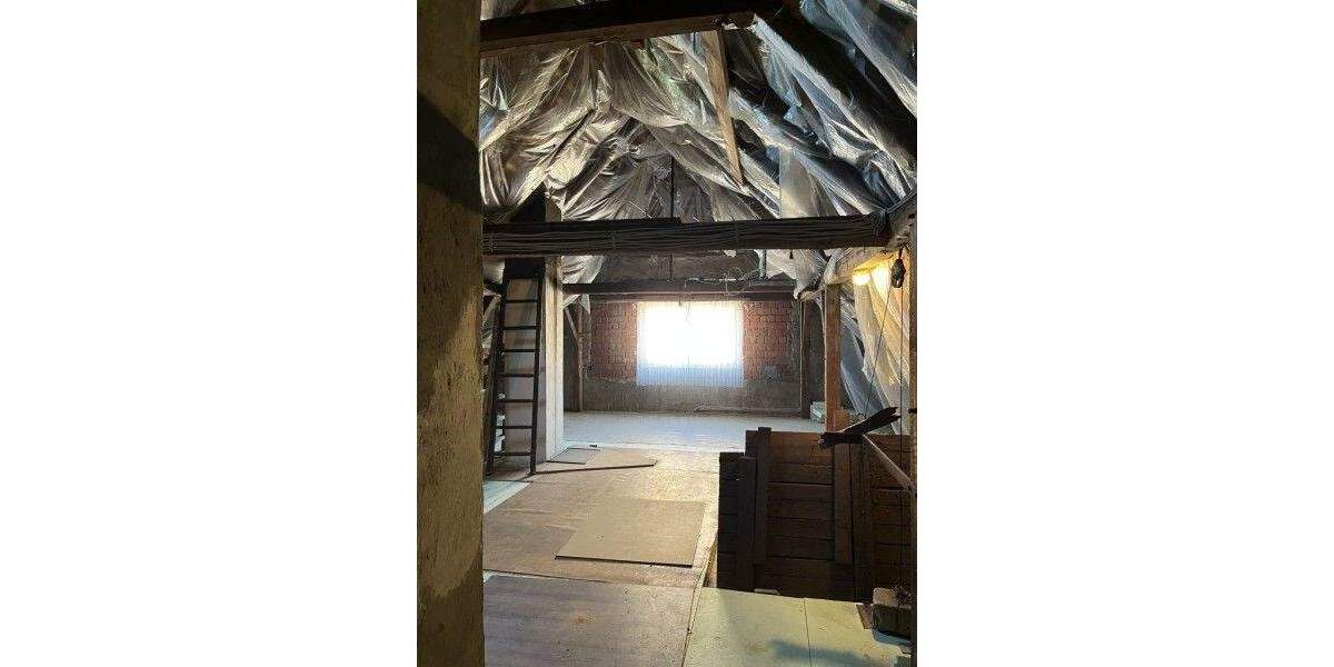 Haus im WEG-Eigentum - 2 Wohnungen - Mit Ausbaupotential - EG vermietet 6 zimmer