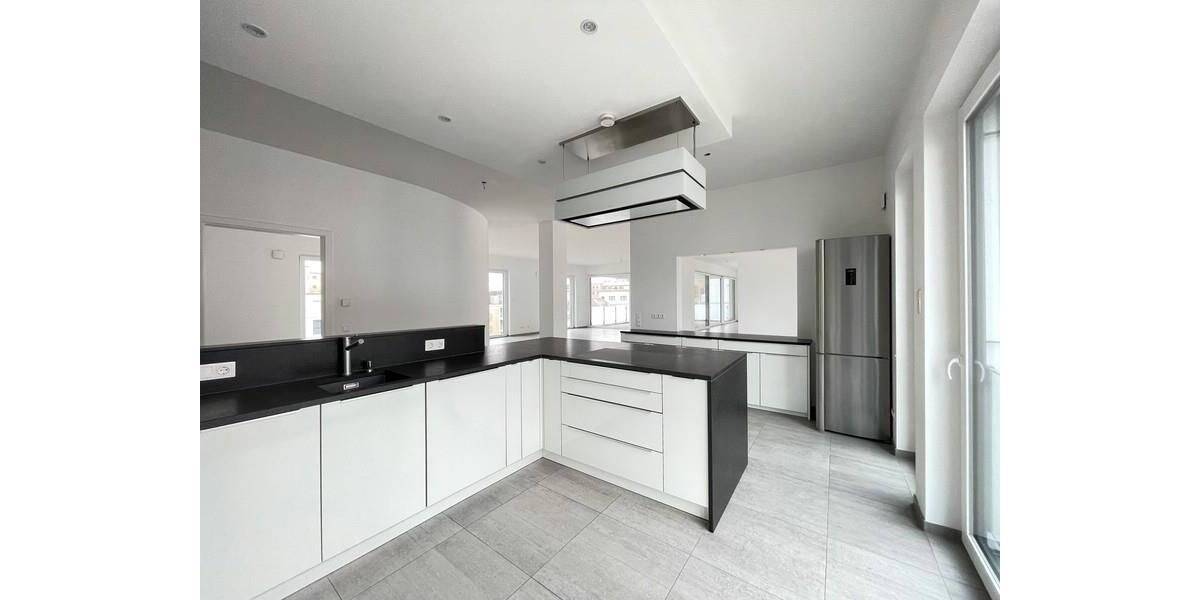 Luxuswohnen!!! Traumhafte XXL-Loftetage mit überdachtem Balkon & schicker Einbauküche in Nürnberg 5 zimmer