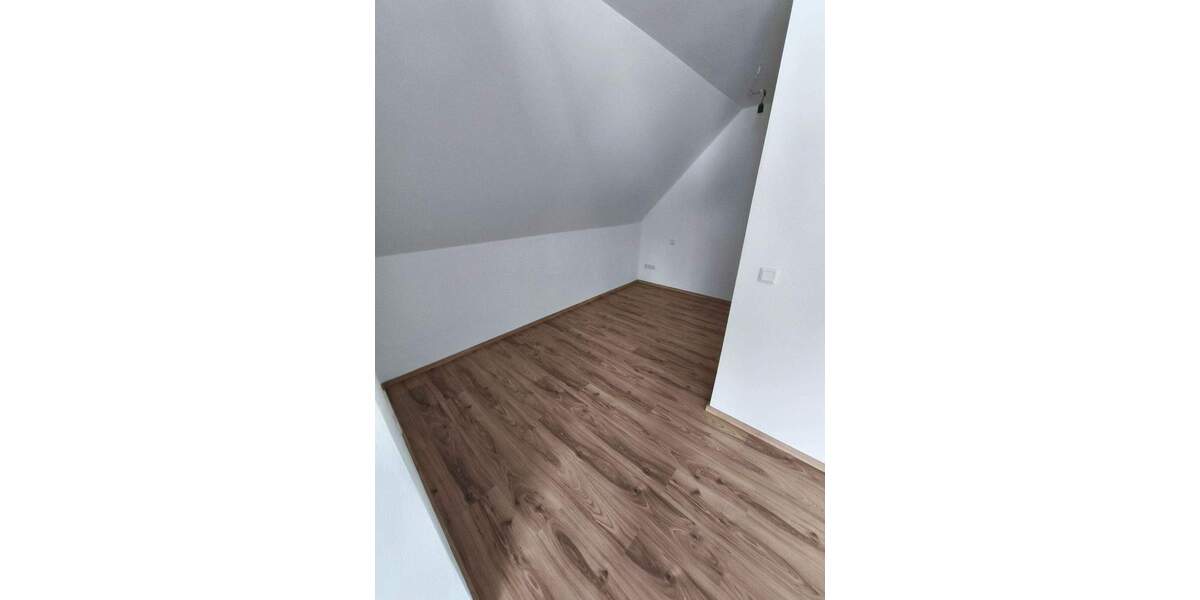 Einfamilienhaus Igensdorf Pettensiedel - 1 Zimmer, 240 m&sup2;, 2.200&euro; | Angebot:25770176