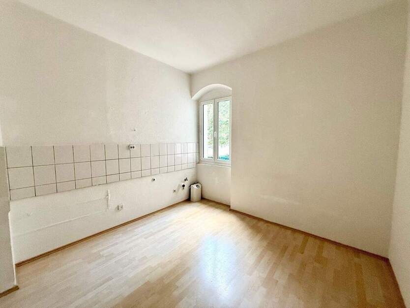 Bereits frei und im beliebten Rennweg! Schöne 3,5-Zimmer-Wohnung mit eigener Terrasse, hohen Decken & Altbaucharme!