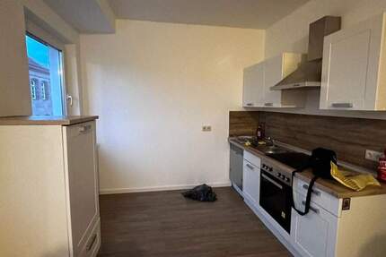 Moderne 1-Zimmer Wohnung mit Teilmöblierung in Stein (90547) zimmer