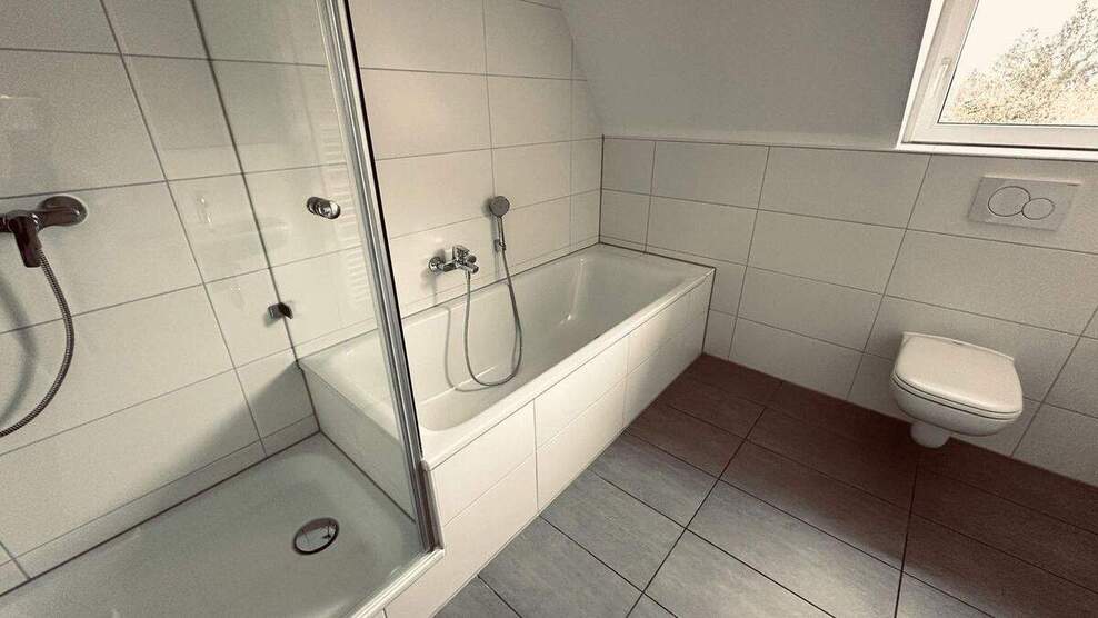 Top sanierte DHH mit neuer EBK + Garage in rhg. Lage N-Ziegelstein 5 zimmer