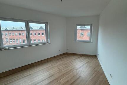 Frisch sanierte 2 Zimmer Wohnung mit Aufzug, Heynestraße 48 2 zimmer