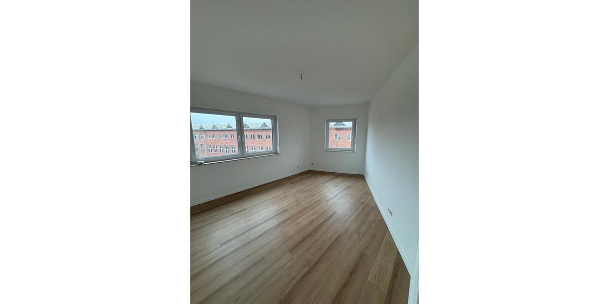 Frisch sanierte 2 Zimmer Wohnung mit Aufzug, Heynestraße 48 2 zimmer