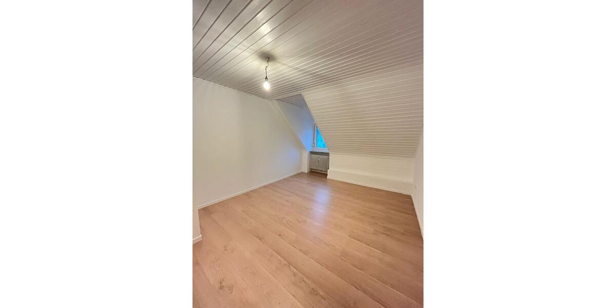Dachgeschoßwohnung Fürth Atzenhof - 3 Zimmer, 79 m&sup2;, 1.021&euro; | Angebot:27576690