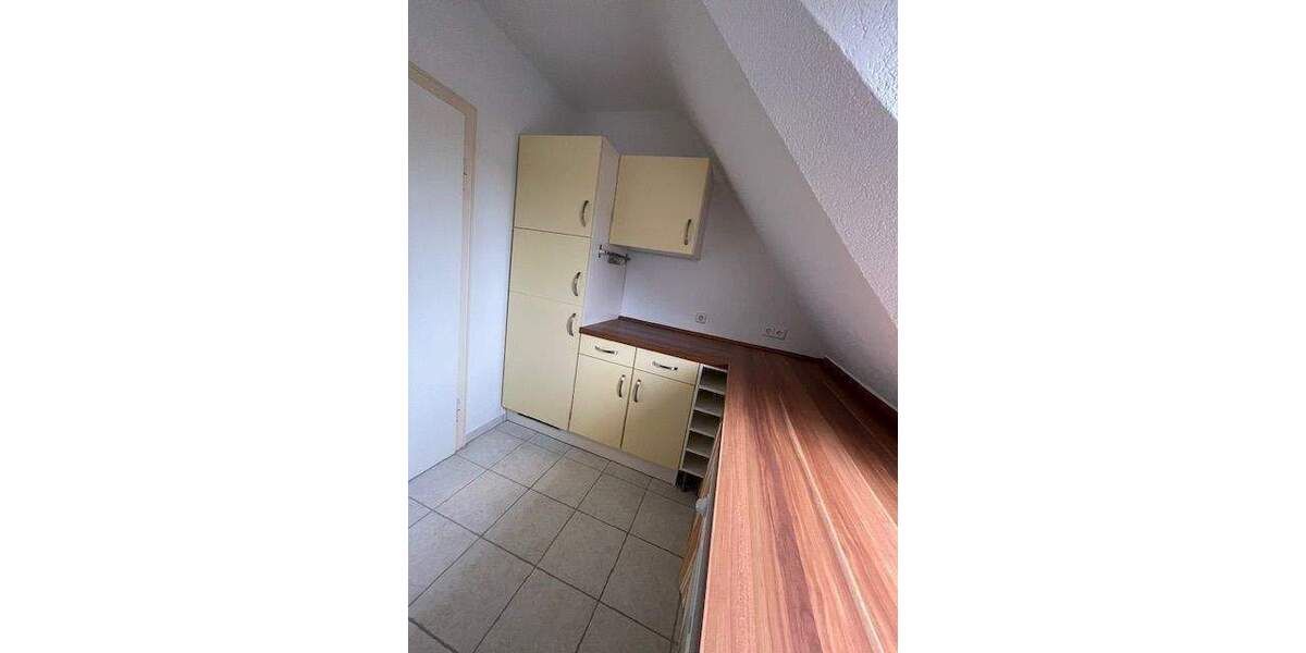 ***NEUES JAHR NEUE WOHNUNG...die RUHE SPÜREN...tolle Dachwohnung...EINBAUKÜCHE*** 3 zimmer