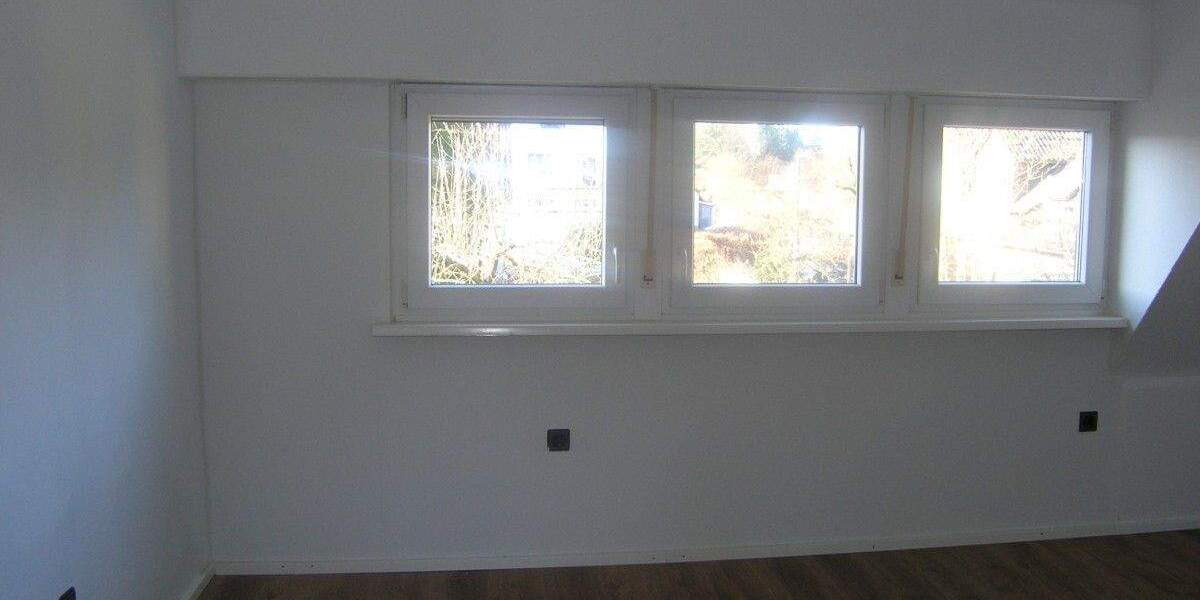 Kleines 3-Zimmer-Reiheneckhaus mit 436 m² Grundstück und Garage zimmer