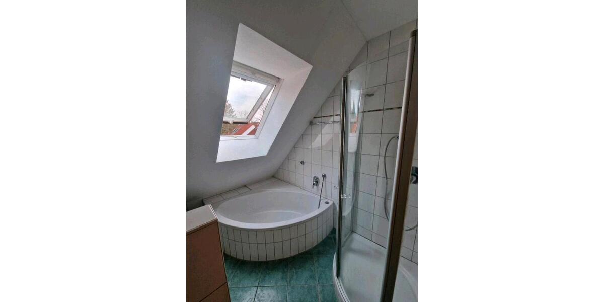 Dachgeschoßwohnung Erlangen Bruck - 3.5 Zimmer, 120 m&sup2;, 1.800&euro; | Angebot:26343080