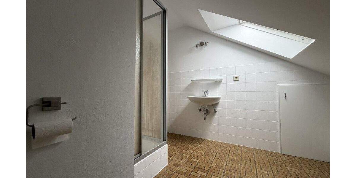 Reihenmittelhaus Uttenreuth - 8 Zimmer, 148 m&sup2;, 1.800&euro; | Angebot:24808672