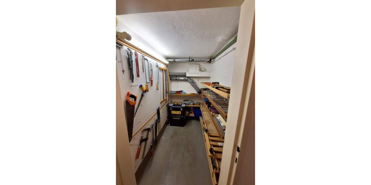 Freiwerdendes Zweifamilienhaus mit Garage in Toplage am Feldrand 6 zimmer