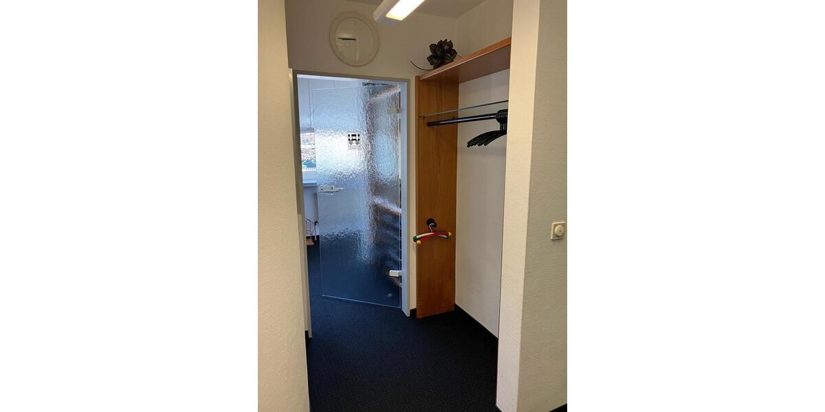 Praxis-Gewerberäume ca. 100 m² – zentrale Lage – ab sofort zimmer