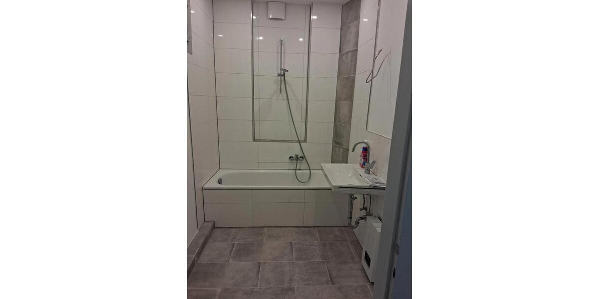 Zentrale, kernsanierte 4 Zimmer-Wohnung -Erstbezug 4 zimmer